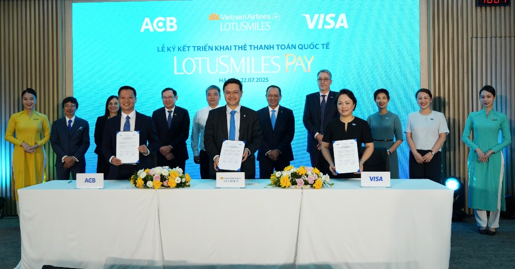 Vietnam Airlines ra mắt thẻ hội viên tích hợp thanh toán Lotusmiles Pay